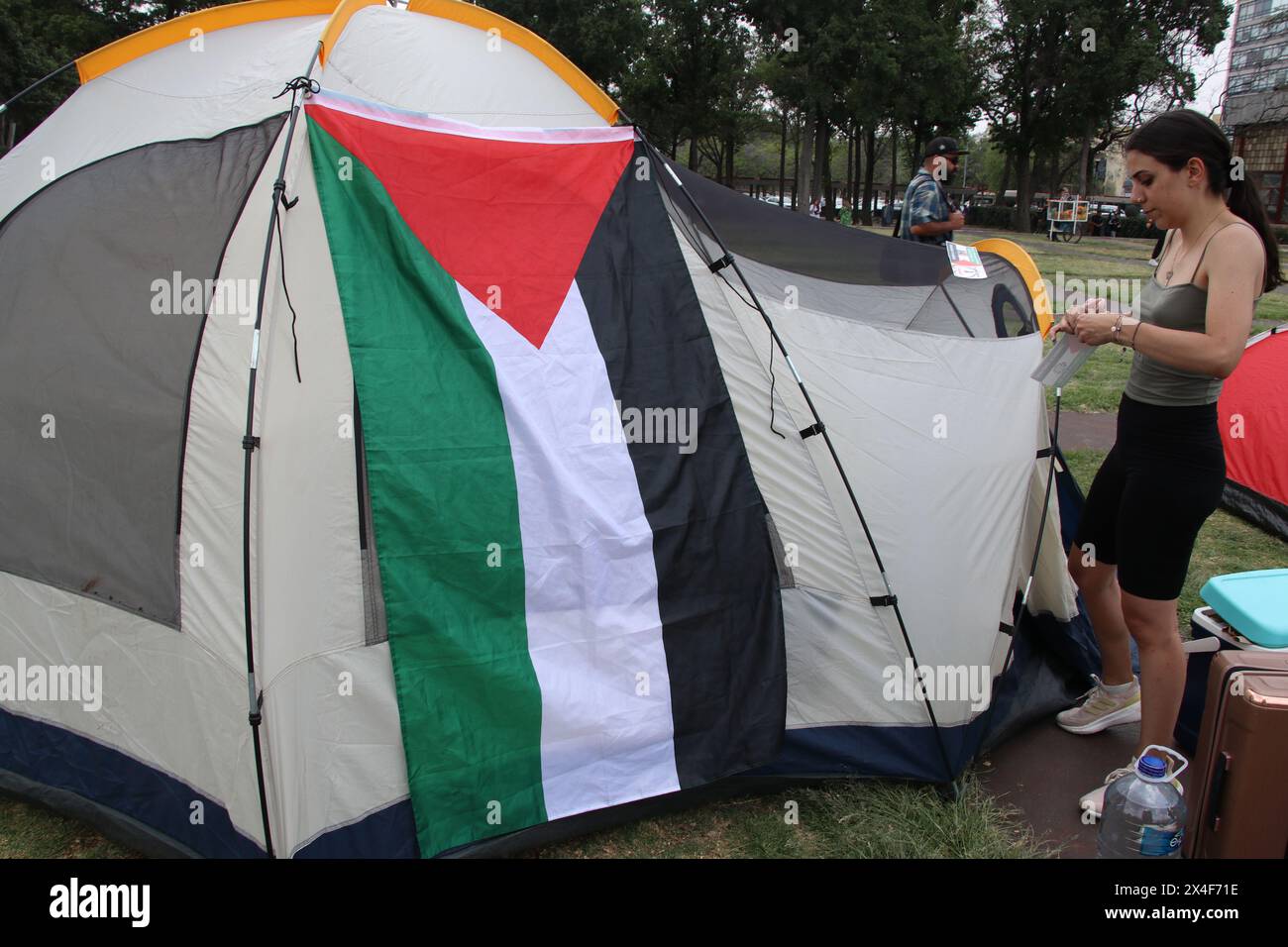 Città del Messico, Messico. 2 maggio 2024. Gli studenti dell'Universidad Nacional Autonoma de Mexico (UNAM) hanno istituito un campo di protesta contro la guerra a Gaza e in solidarietà con il popolo palestinese. Il 2 maggio 2024, città del Messico, Messico. (Foto di Jose Luis Torales/ Eyepix Group/Sipa USA) credito: SIPA USA/Alamy Live News Foto Stock