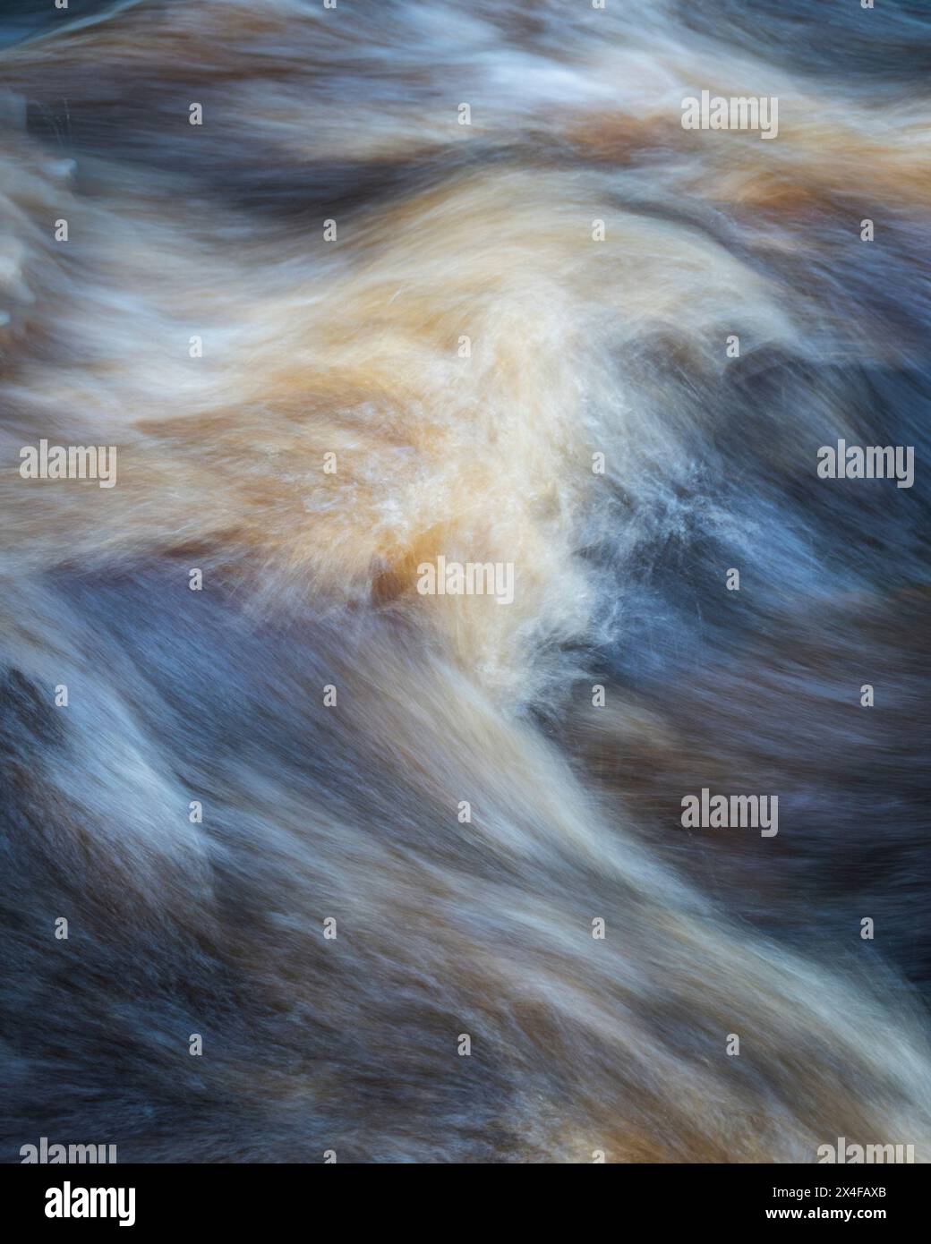 USA, West Virginia, Blackwater Falls State Park. Primo piano delle rapide sul fiume Blackwater. Foto Stock