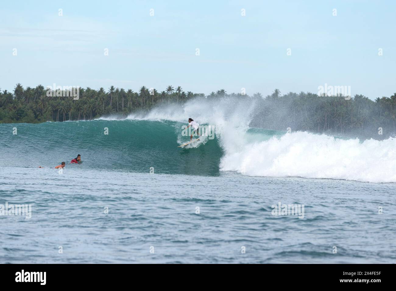 Surf a Nias Island, Sumatra settentrionale, Indonesia Foto Stock