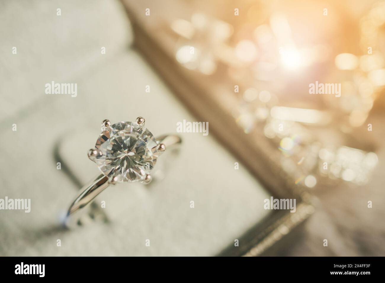Anello Diamond di lusso in confezione regalo di gioielli Foto Stock
