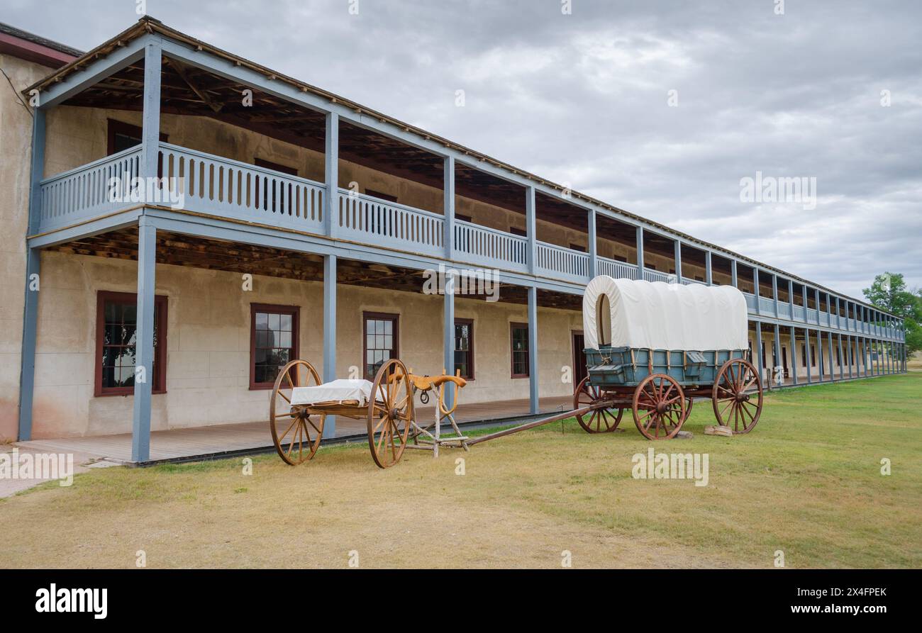 La vecchia caserma di cavalleria presso Fort Laramie National Historic Site, Trading Post, Diplomatic Site e Military Installation in Wyoming, USA Foto Stock