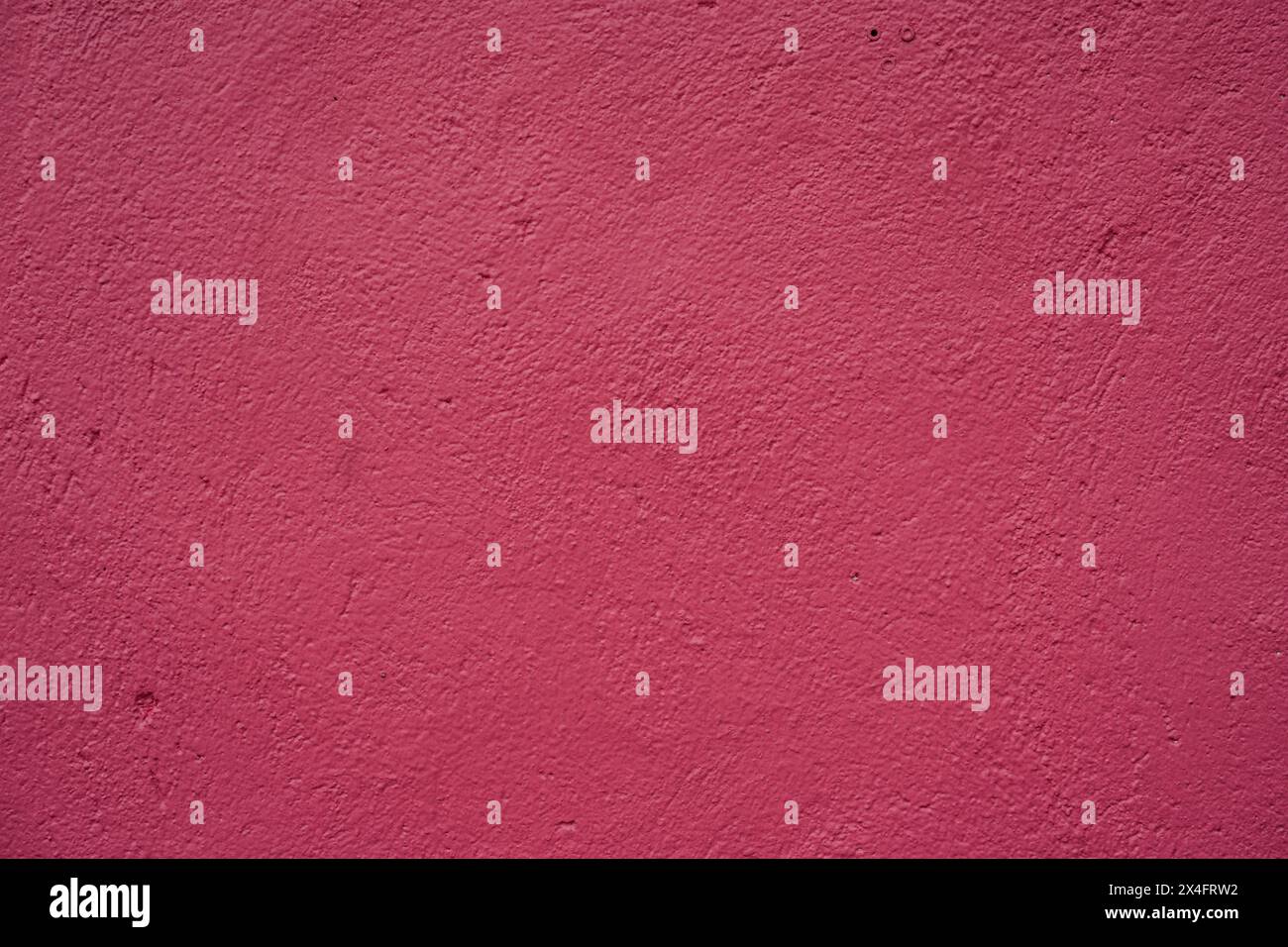Questa immagine ad alta risoluzione mostra una vista ravvicinata di una parete rosa testurizzata (tipica di Malacca). Ideale per l'uso in background in vari progetti di progettazione Foto Stock