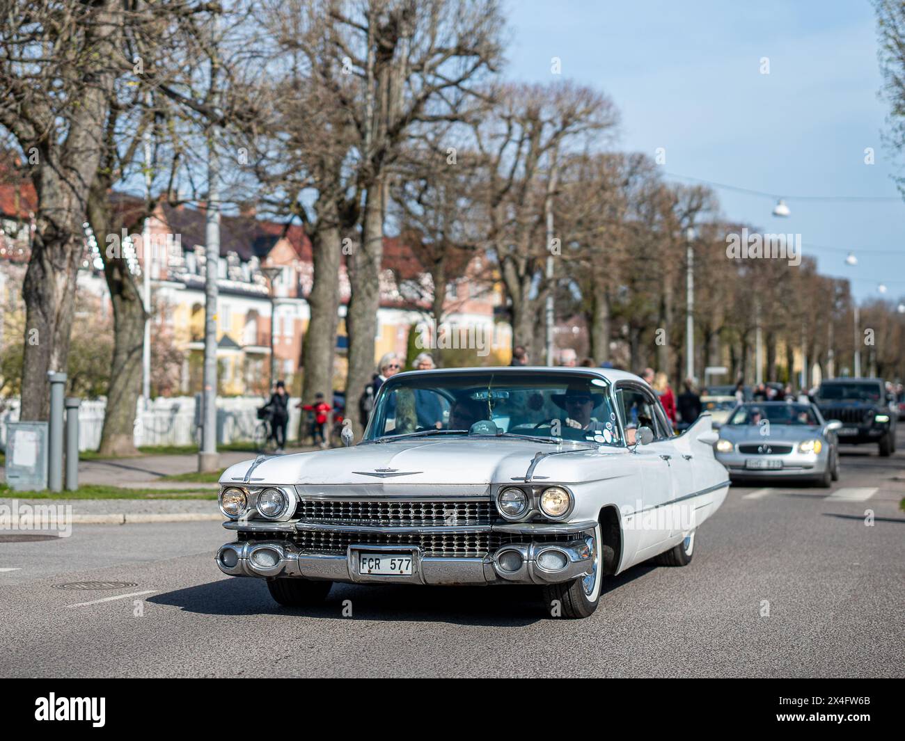 Sfilata di auto d'epoca che celebra la primavera il primo maggio 2024 a Norrköping, Svezia Foto Stock