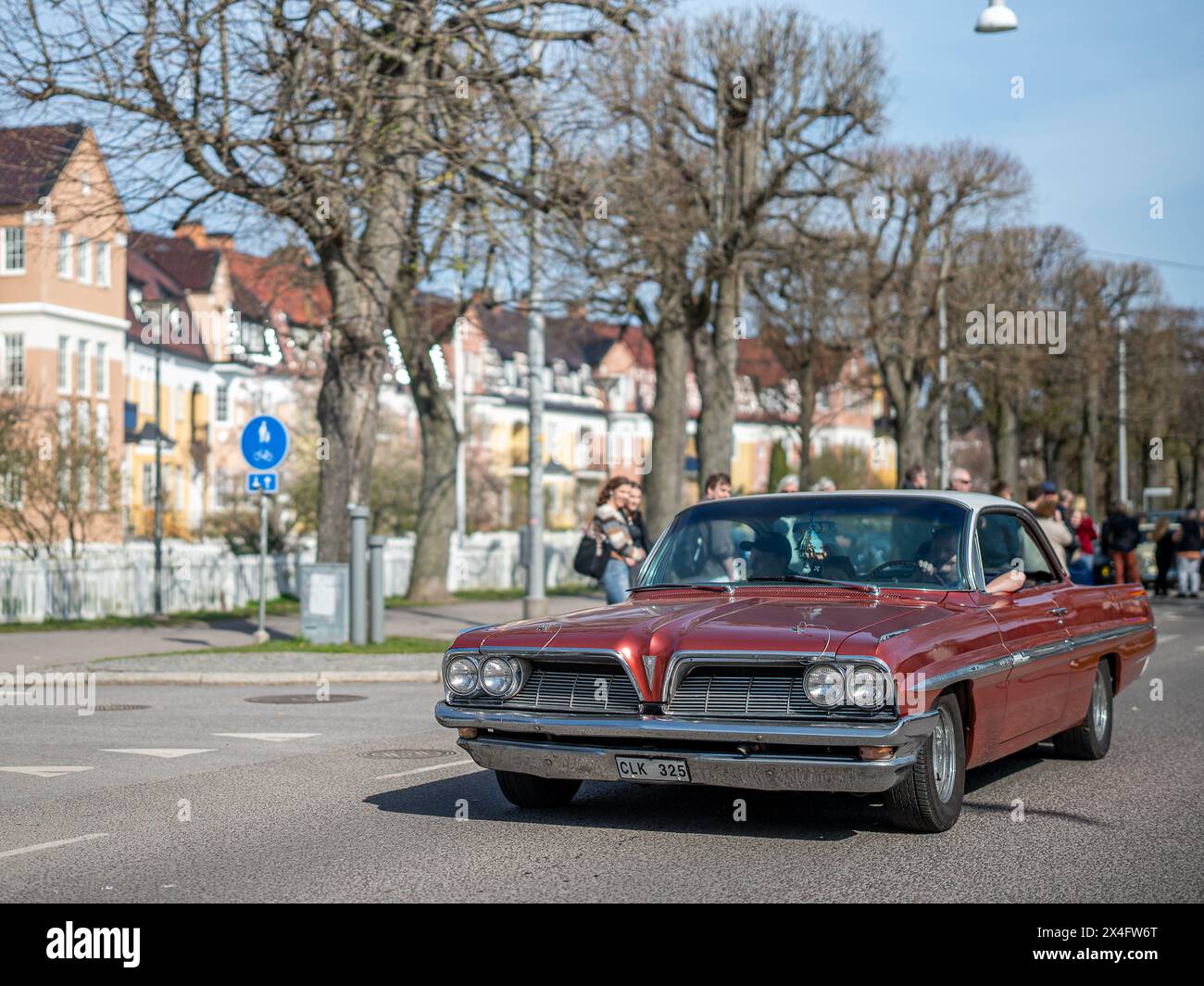 Pontiac 1961 alla sfilata di auto classiche che celebra la primavera del primo maggio 2024 a Norrköping, Svezia Foto Stock