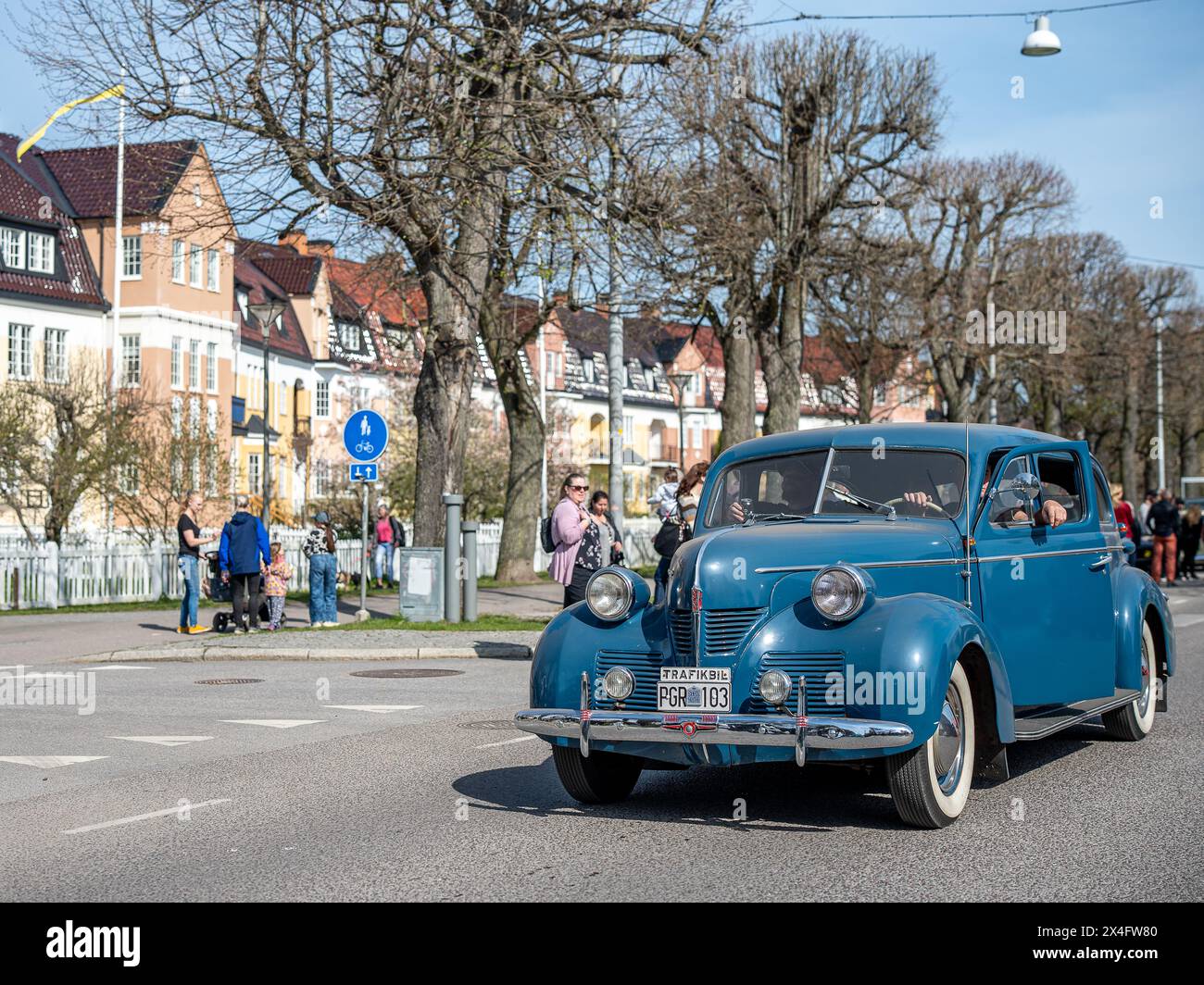 Volvo PV 60 1946 in parata di auto classiche che celebra la primavera il primo maggio 2024 a Norrköping, Svezia Foto Stock