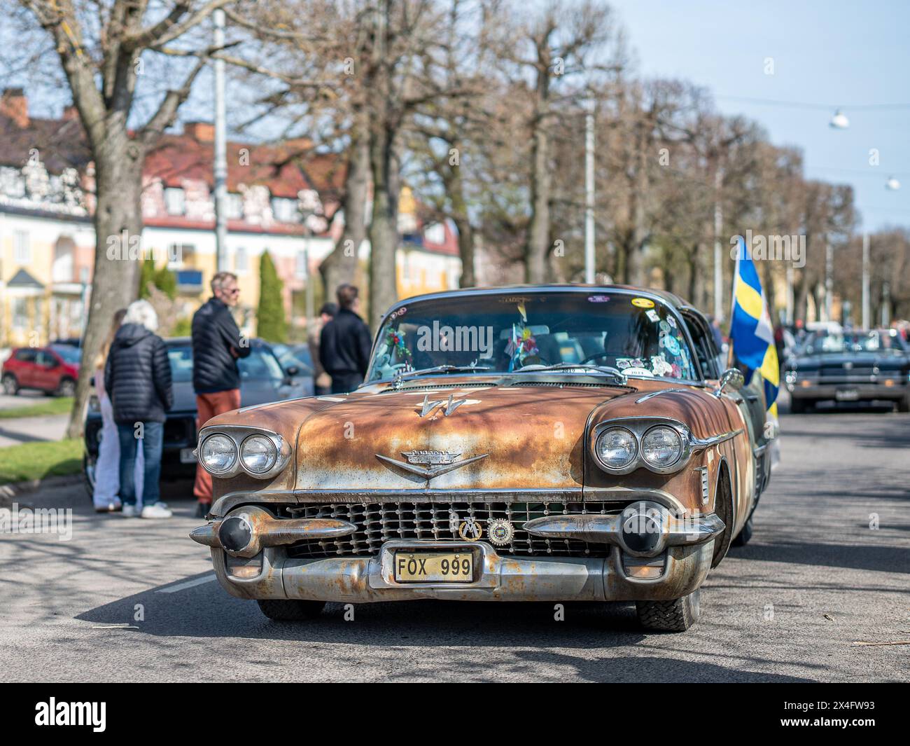 Sfilata di auto d'epoca che celebra la primavera il primo maggio 2024 a Norrköping, Svezia Foto Stock