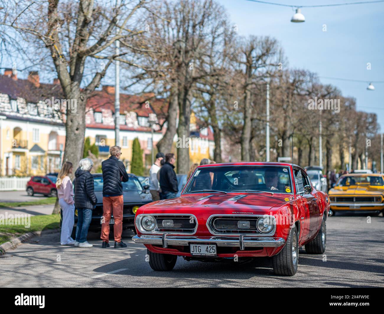 Plymouth Barracuda 1968 alla sfilata di auto classiche che celebra la primavera del primo maggio 2024 a Norrköping, Svezia Foto Stock
