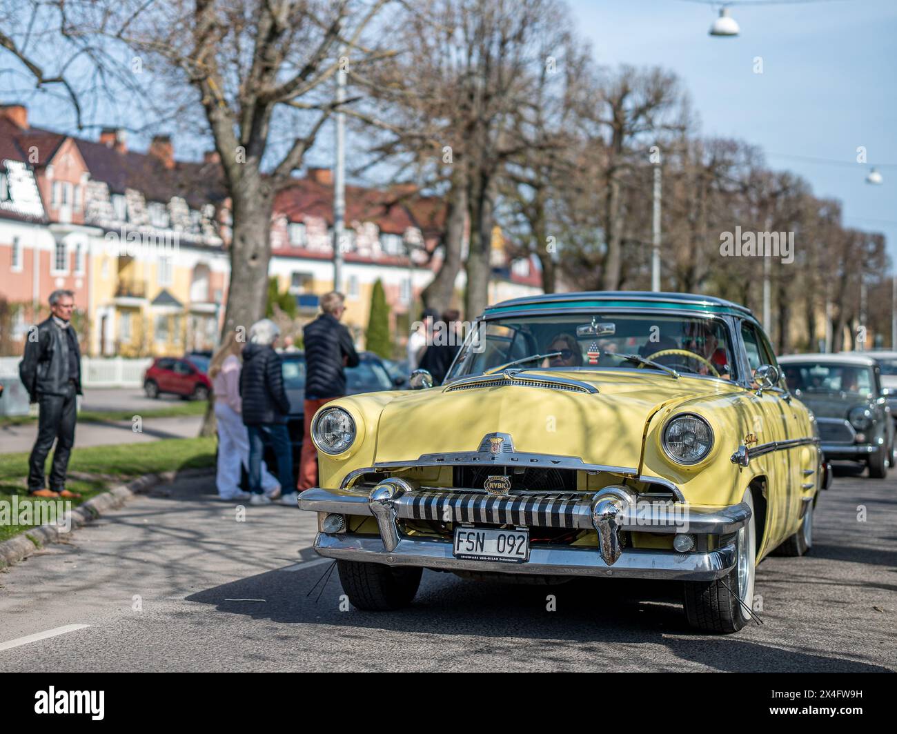 Mercury Sun Valley 1954 alla sfilata di auto classiche che celebra la primavera del primo maggio 2024 a Norrköping, Svezia Foto Stock