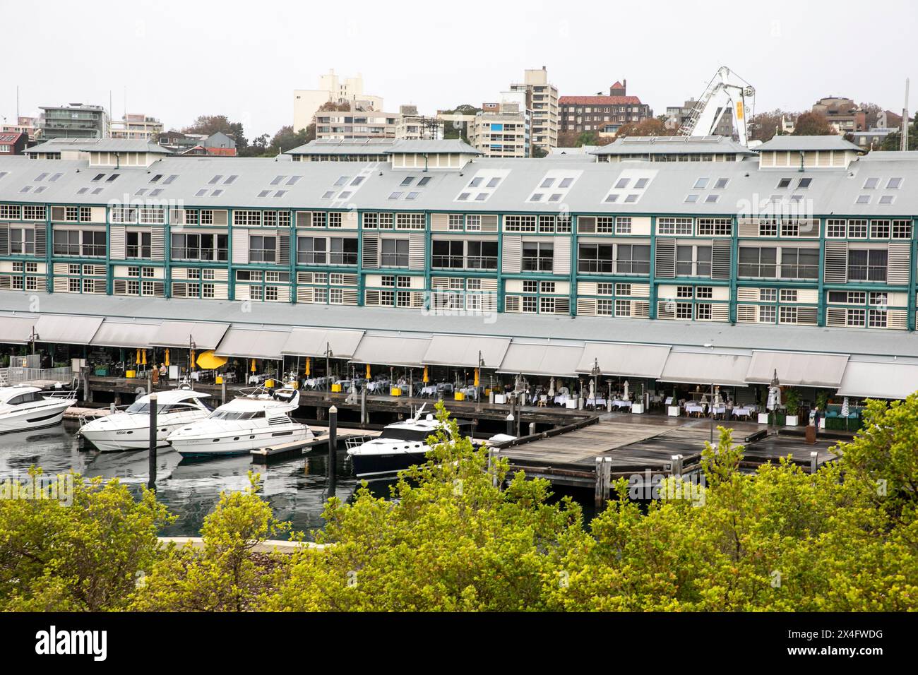 Woolloomooloo Wharf, noto anche come Finger Wharf, è il molo con pali di legno più lungo del mondo ed è patrimonio dell'umanità, Sydney, NSW, Australia Foto Stock