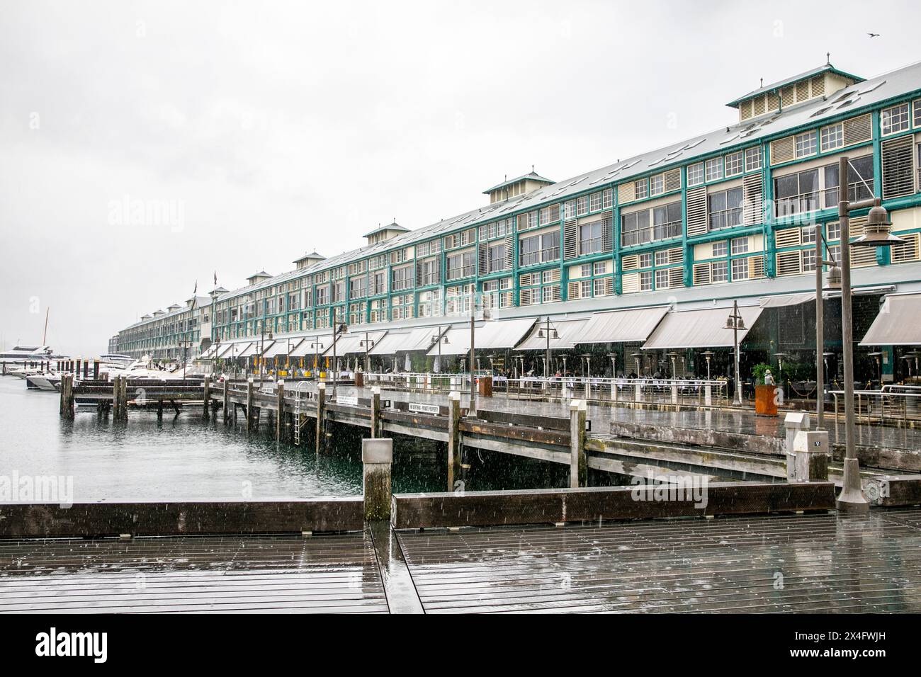 Woolloomooloo Wharf, noto anche come Finger Wharf, è il molo con pali di legno più lungo del mondo ed è patrimonio dell'umanità, Sydney, NSW, Australia Foto Stock