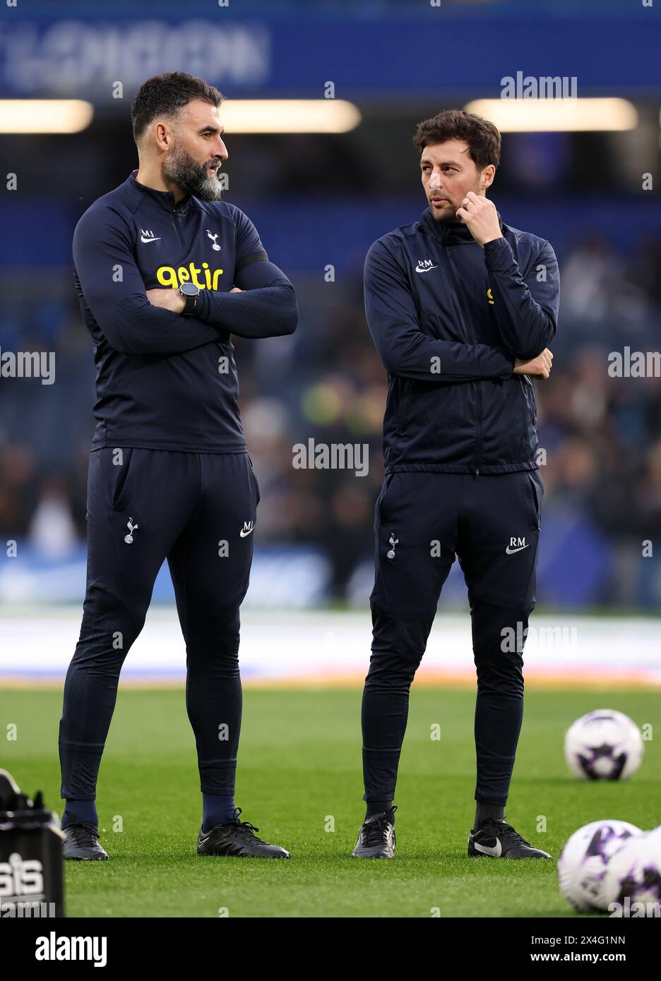 Londra, Regno Unito. 2 maggio 2024. Il Tottenham coachs Mile Jedinak e Ryan Mason durante la partita di Premier League allo Stamford Bridge, Londra. Il credito per immagini dovrebbe essere: David Klein/Sportimage Credit: Sportimage Ltd/Alamy Live News Foto Stock