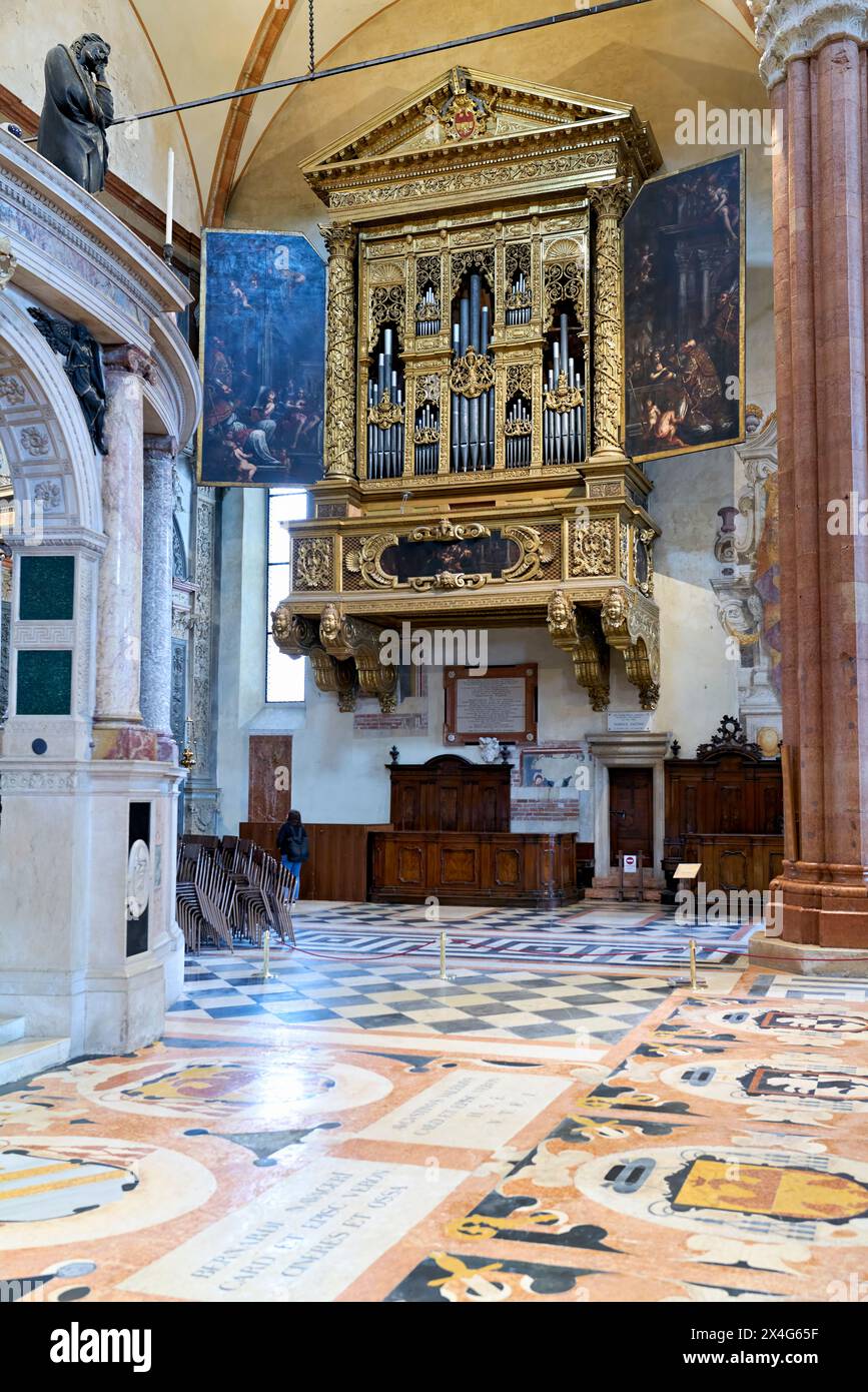 Verona Veneto Italia. Duomo di Verona. L'organo Foto Stock