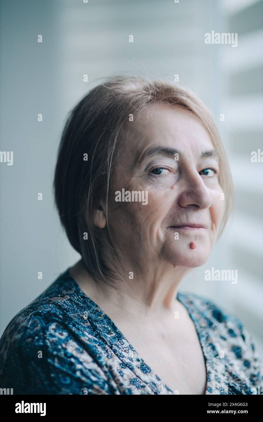 Ritratto di sorridente donna senior Foto Stock