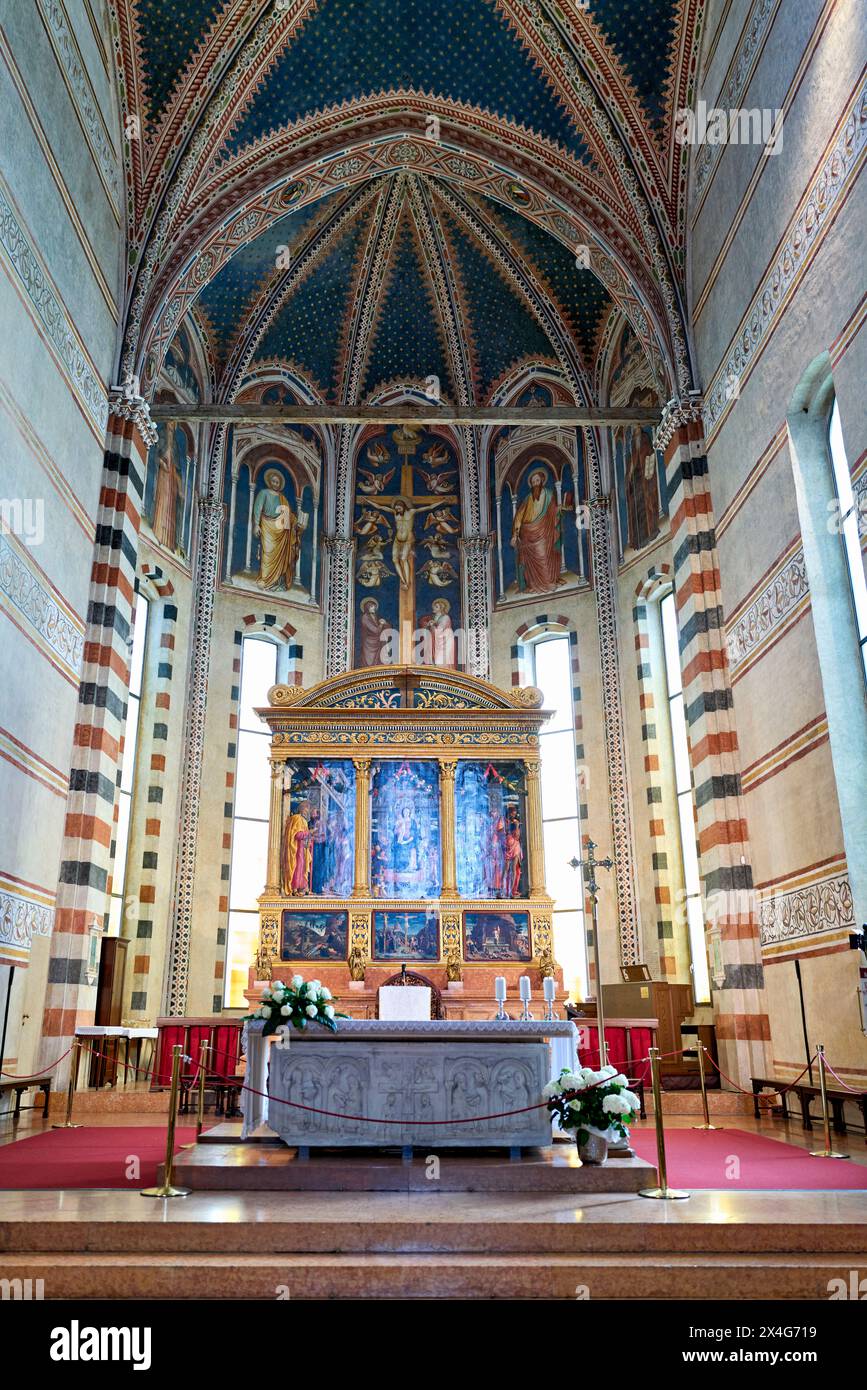 Verona Veneto Italia. La Basilica di San Zeno. Dipinto di Andrea Mantegna Foto Stock