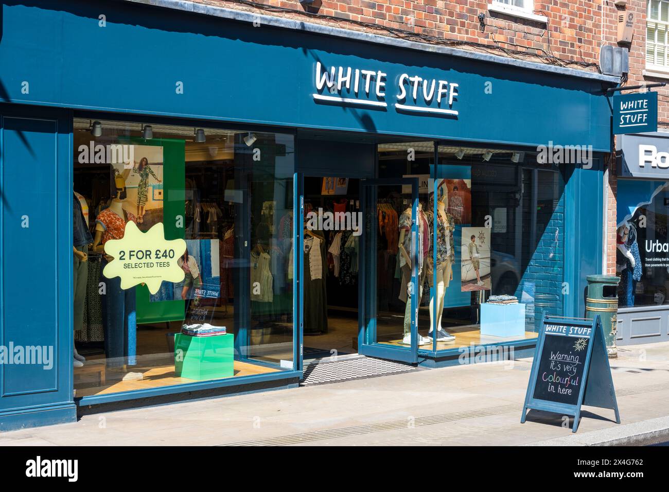 Negozio di abbigliamento White Stuff, Henley-on-Thames, Oxfordshire, Inghilterra, Regno Unito, GB. Foto Stock