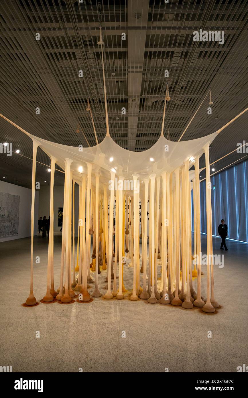 Ernesto Neto's, proprio come Drops in Time, Nothing art installation in Art Gallery of New South Wales extension Naala Badu building, Sydney, Australia Foto Stock