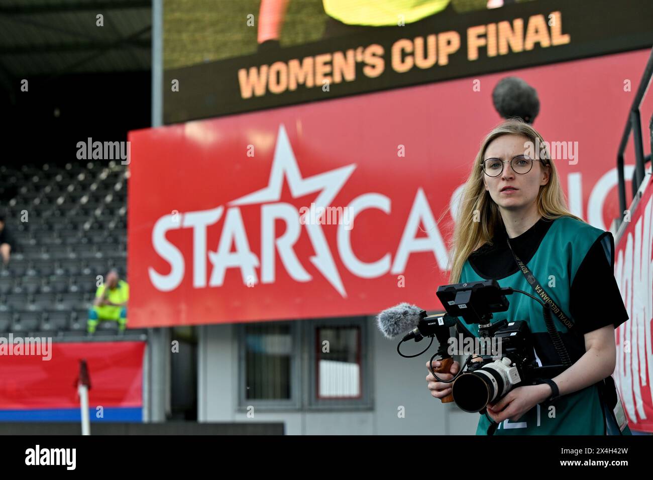 Yona Lebaigue , nella foto di una partita di calcio femminile tra l'Oud