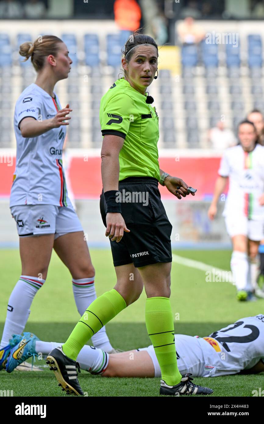 Lovanio, Belgio. 1° maggio 2024. L'arbitro Caroline Lanssens nella foto durante una partita di calcio femminile tra Oud Heverlee Leuven e Club Brugge YLA nella finale di Coppa del Belgio, venerdì 1° maggio 2024 a Lovanio, BELGIO. Crediti: Sportpix/Alamy Live News Foto Stock