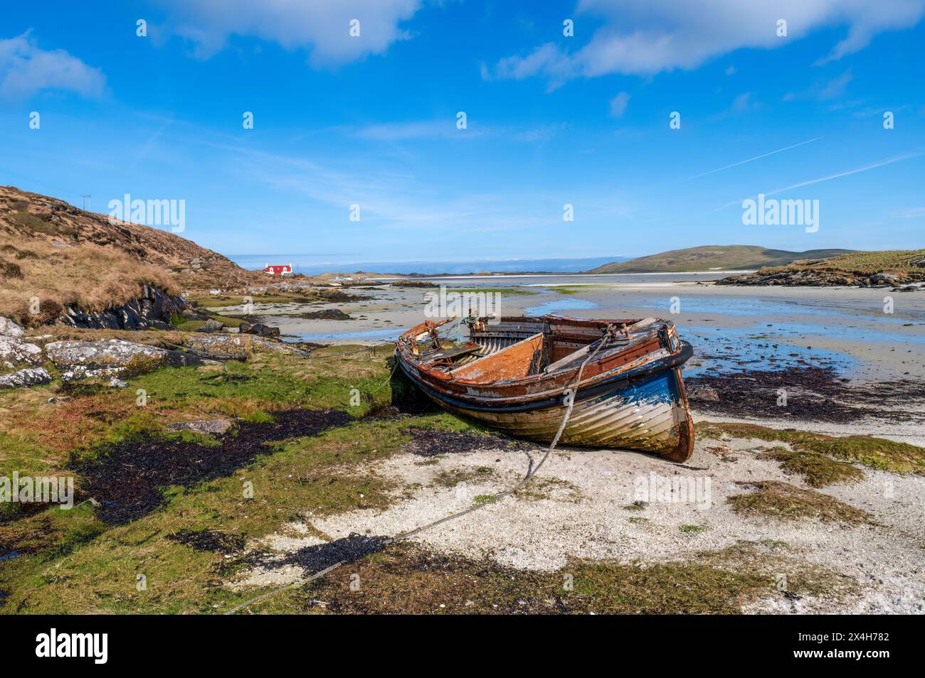 Vecchia barca da pesca a Traigh Mhor, l'isola di barra, Scozia. Foto Stock