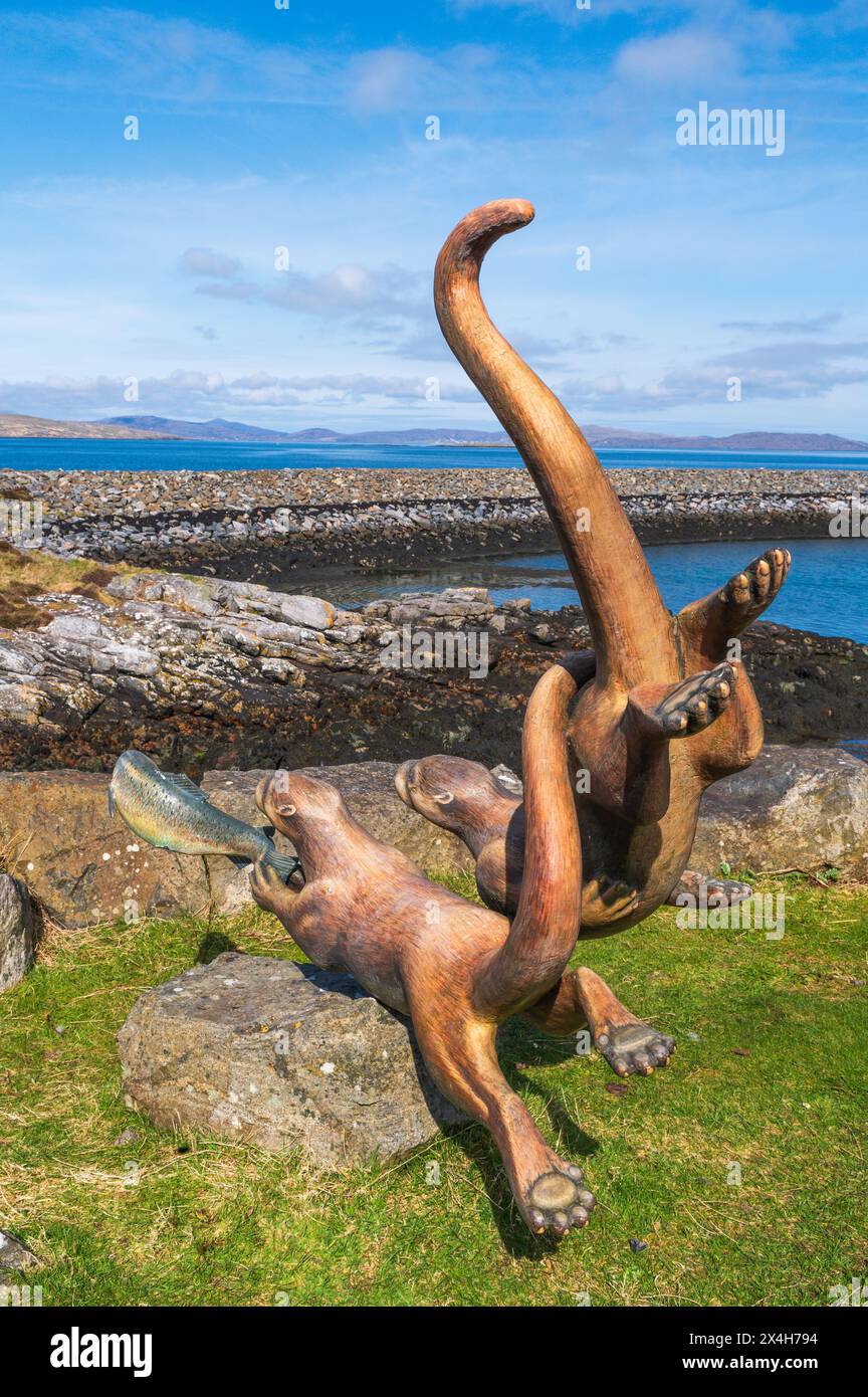 Otter Sculpture at the barra to Eriskay Ferry Cafe, Isle of barra, Ebridi esterne Foto Stock