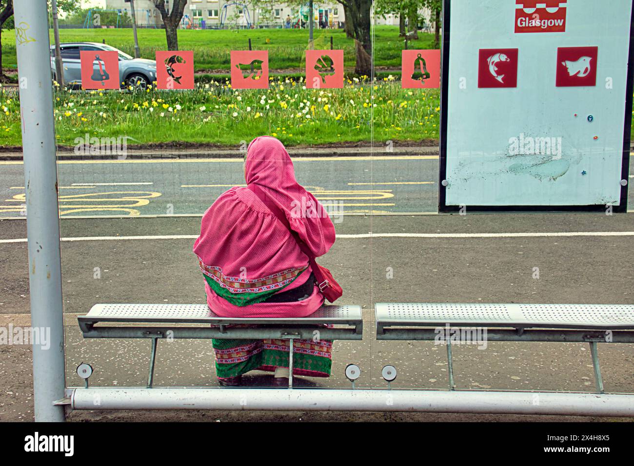 Glasgow, Scozia, Regno Unito. 3 maggio 2024: Regno Unito Meteo: Straniero in abito tradizionale estate soleggiata come il tempo nel centro della città. Credit Gerard Ferry/Alamy Live News Foto Stock