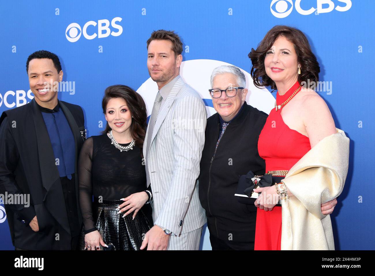 2 maggio 2024, Los Angeles, CA, Stati Uniti: LOS ANGELES - 2 MAGGIO: Eric Graise, Fiona Rene, Justin Hartley, Abby McEnany, Robin Weigert alla CBS Fall Preview Party ai Paramount Studios il 2 maggio 2024 a Los Angeles, CA (Credit Image: © Kay Blake/ZUMA Press Wire) SOLO USO EDITORIALE! Non per USO commerciale! Foto Stock