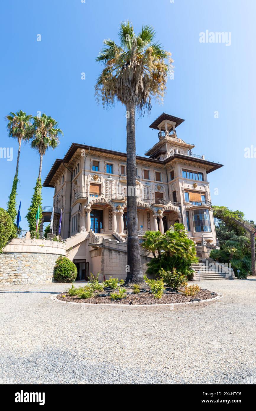 Imperia, Italia - 14 agosto 2023: Villa Grock. Casa storica del famoso clown, giornata di sole con cielo blu Foto Stock