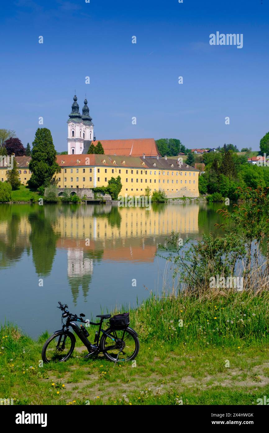 Castello di Vornbach e Chiesa del Monastero, Vornacher Enge, locanda, vicino a Wernstein, Innviertel, Baederdreieck, bassa Baviera, Baviera, Germania Foto Stock