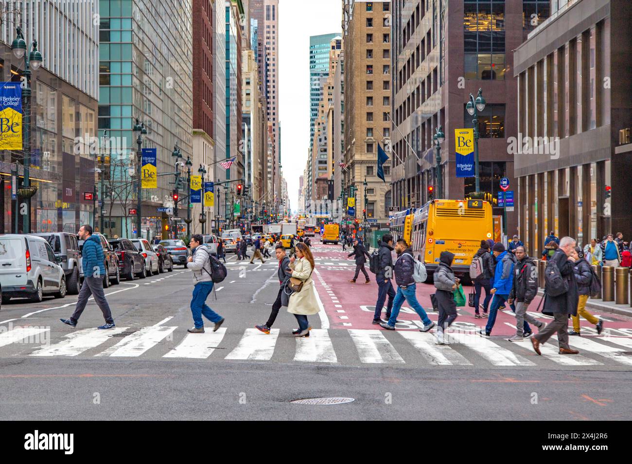 Zebra crossing, pedonale, Park Ave, One Vanderbilt Building, Grand Central Station, New York Foto Stock