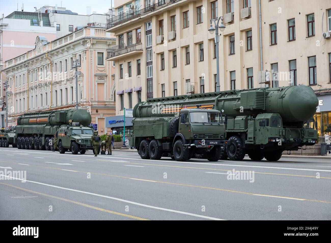 Armi nucleari, sistemi missilistici strategici russi "Yars" in via Mosca prima della parata del giorno della Vittoria Foto Stock
