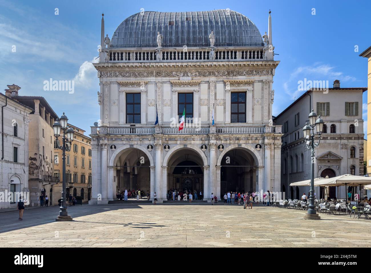 Brescia, Italia, 14 settembre 2023. Piazza della Loggia con Palazzo della Loggia, un bell'esempio di edificio in stile rinascimentale, attualmente utilizzato come municipio Foto Stock