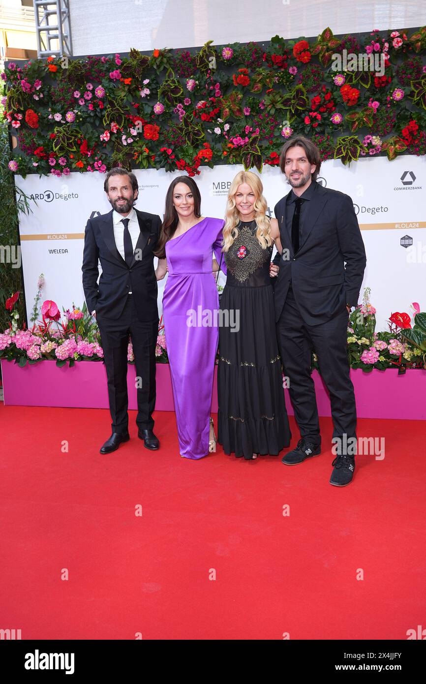 Quirin Berg, Kara Hecker, Tina Kaiser e Max Wiedemann bei der Ankunft zur Verleihung "Deutscher Filmpreis" AM 3.05.2024 a Berlino Foto Stock