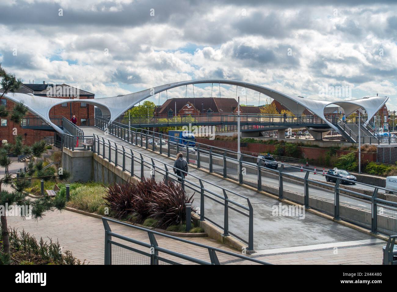 Princes Quay Bridge, Footbridge, Over, A63, Hull, Inghilterra, Centro commerciale Princes Quay Foto Stock