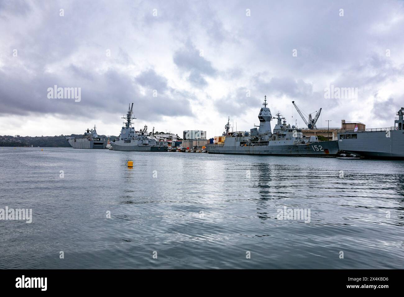 Navi della Royal Australian Navy nel porto di Garden Island, Sydney, tra cui HMAS Warramunga (FFH 152) una fregata di classe Anzac, Australia Foto Stock