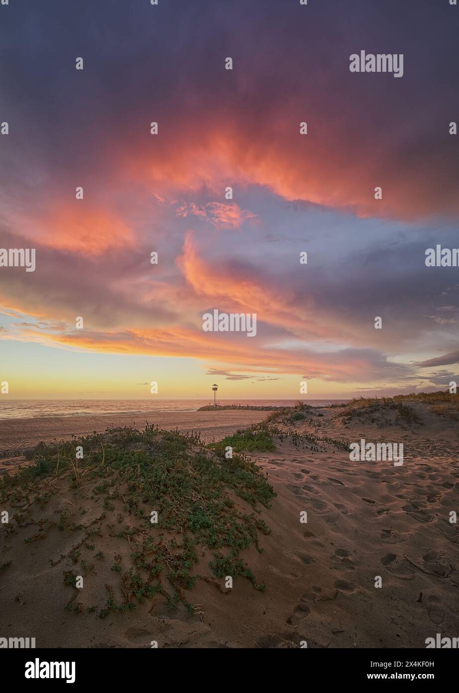 Tramonto tempestoso a City Beach, Perth, Washington Foto Stock