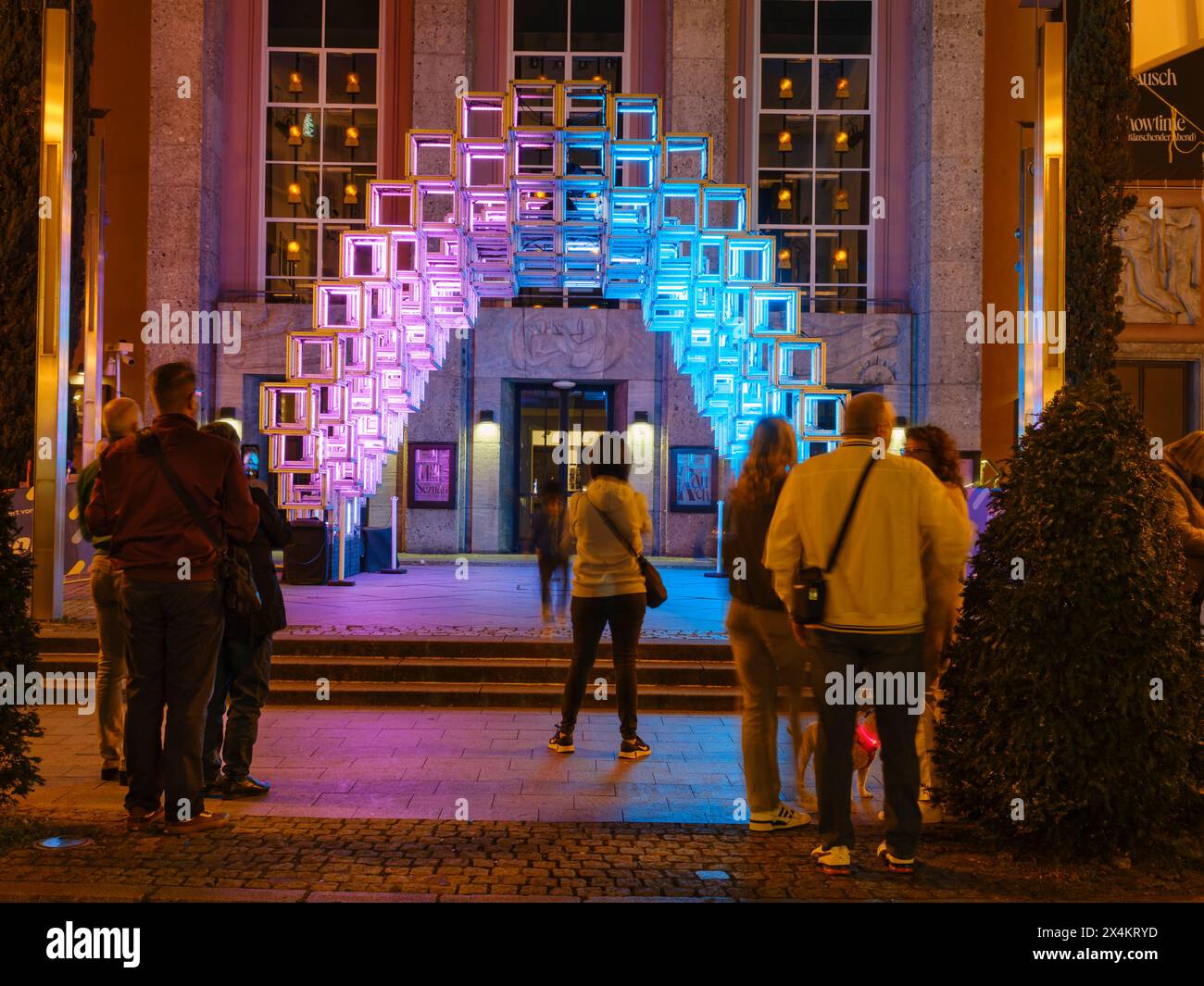 Hypar, Installation Hypar Collective Niederlande, Essen Light Festival 2023, Grillo Theatre, Essen Foto Stock