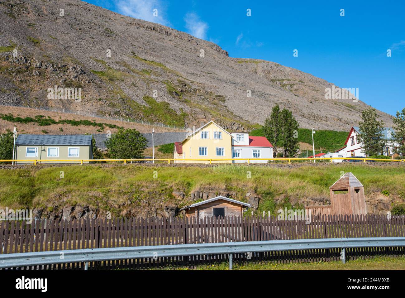 Città di Patreksfjordur, nei westfjords dell'Islanda Foto Stock