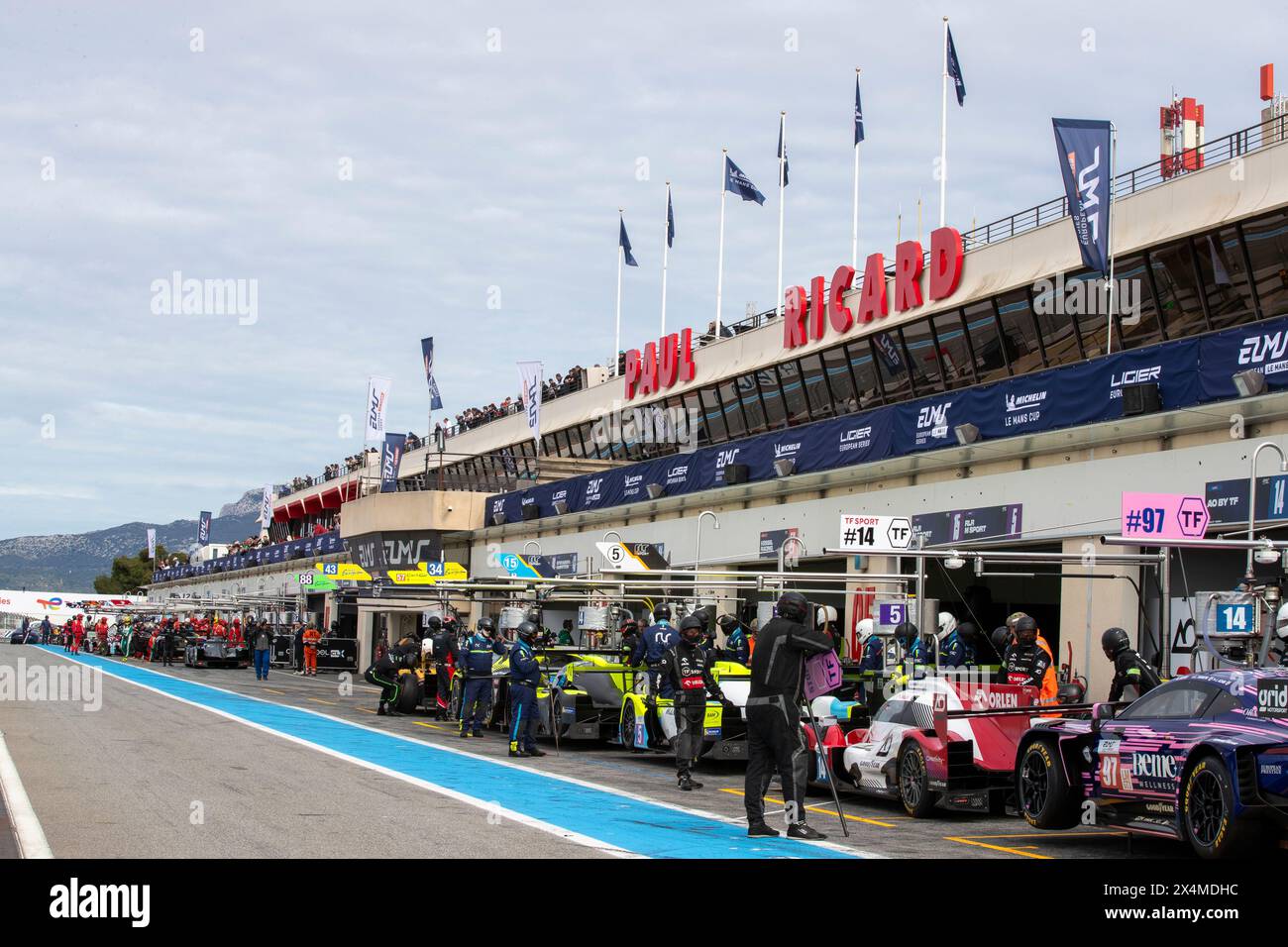 Le Castellet, Francia, 4 maggio 2024, pitlane al via delle prove libere 2 durante le 4 ore di le Castellet, seconda gara della European le Mans Series 2024 (ELMS) sul circuito Paul Ricard dal 2 al 5 maggio 2024 a le Castellet, Francia - foto Laurent Cartalade/MPS Agency Credit MPS Agency/Alamy Live News Foto Stock