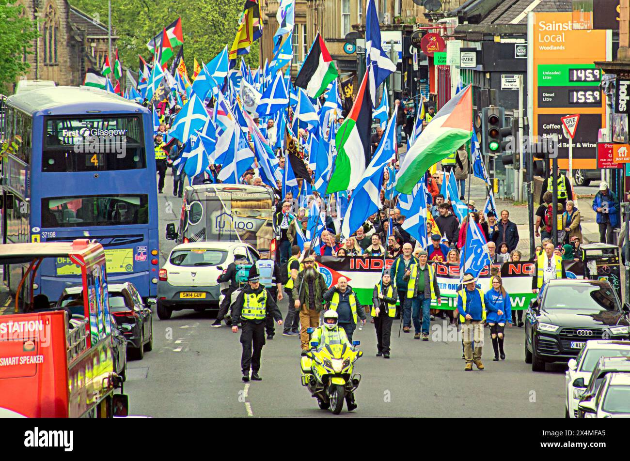 Glasgow, Scozia, Regno Unito. 4 maggio 2024: La marcia per l'indipendenza di All Under One Banner (AUOB) si è svolta oggi mentre camminavano attraverso la città per un raduno nel parco verde di glasgow . Credit Gerard Ferry/Alamy Live News Foto Stock