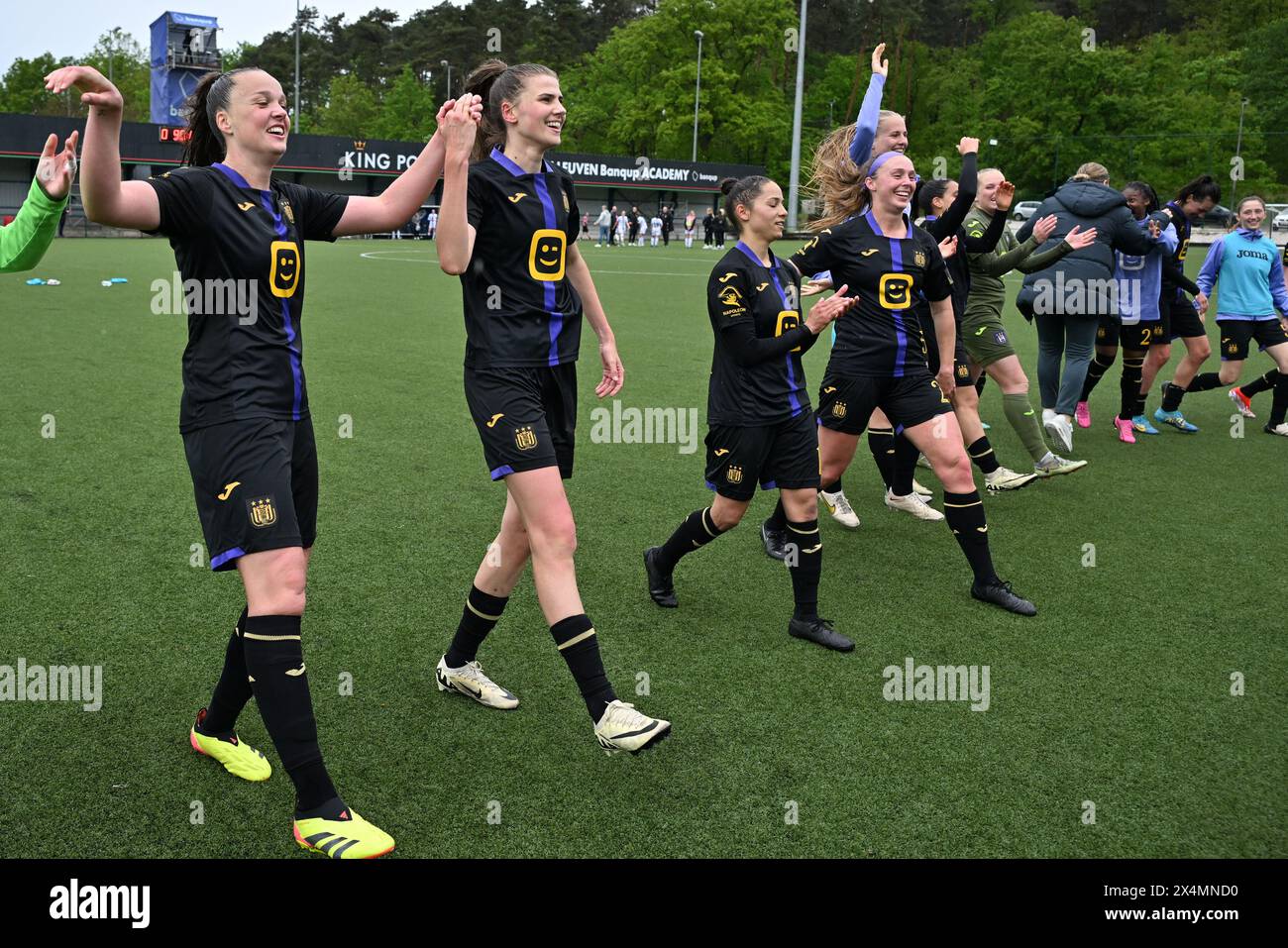Oud Heverlee, Belgio. 4 maggio 2024. I giocatori dell'Anderlecht festeggiano dopo aver vinto una partita di calcio femminile tra Oud Heverlee Leuven e RSC Anderlecht nella settima partita dei play off nella stagione 2023 - 2024 della belga lotto Womens Super League, sabato 4 maggio 2024 a Oud Heverlee, Belgio. Crediti: Sportpix/Alamy Live News Foto Stock