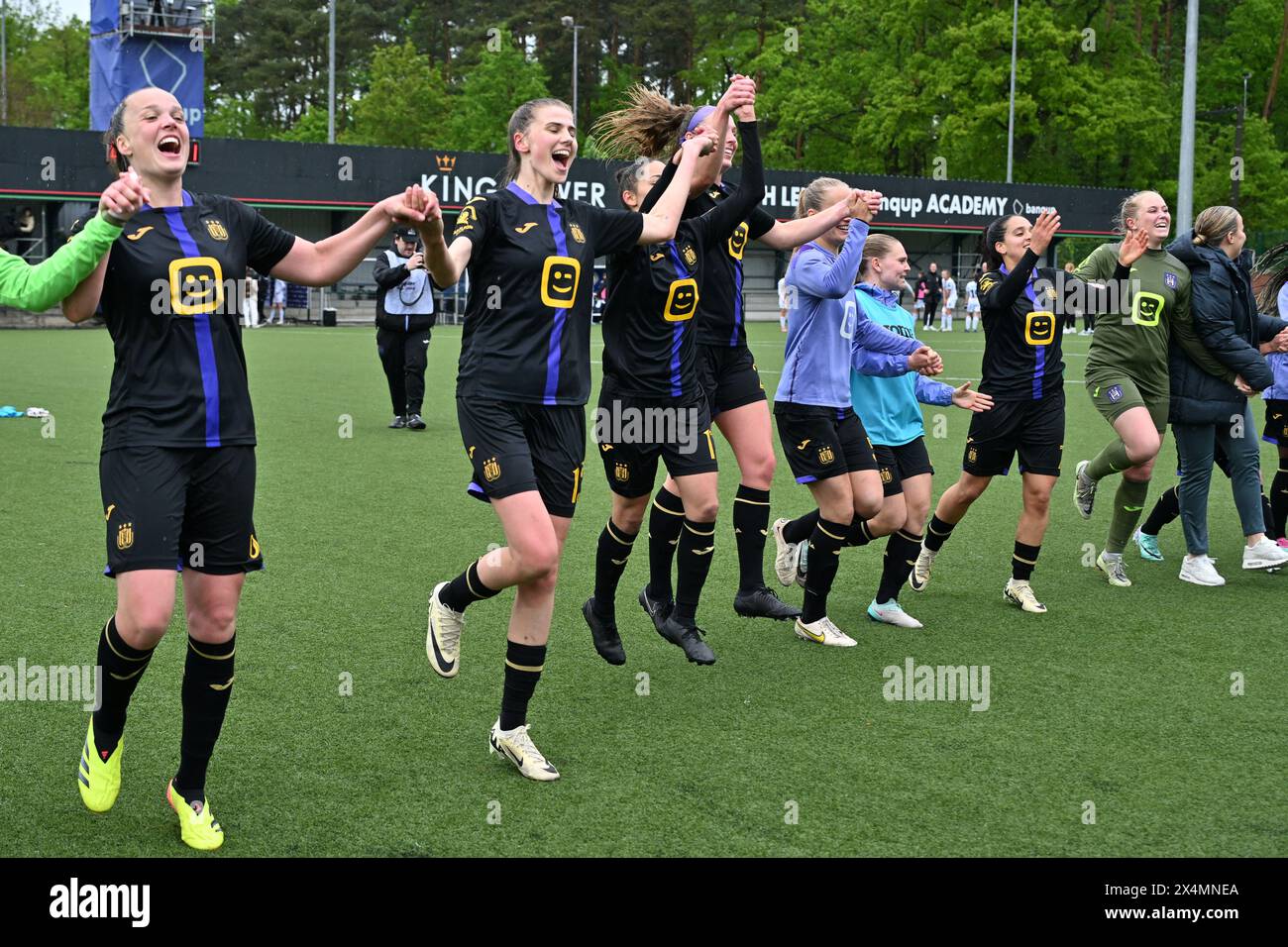 Oud Heverlee, Belgio. 4 maggio 2024. I giocatori dell'Anderlecht festeggiano dopo aver vinto una partita di calcio femminile tra Oud Heverlee Leuven e RSC Anderlecht nella settima partita dei play off nella stagione 2023 - 2024 della belga lotto Womens Super League, sabato 4 maggio 2024 a Oud Heverlee, Belgio. Crediti: Sportpix/Alamy Live News Foto Stock
