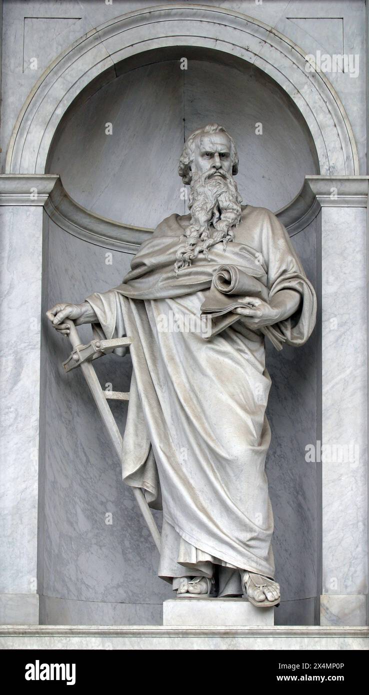 San Paolo la statua di fronte alla basilica di San Paolo fuori le Mura a Roma, Italia Foto Stock