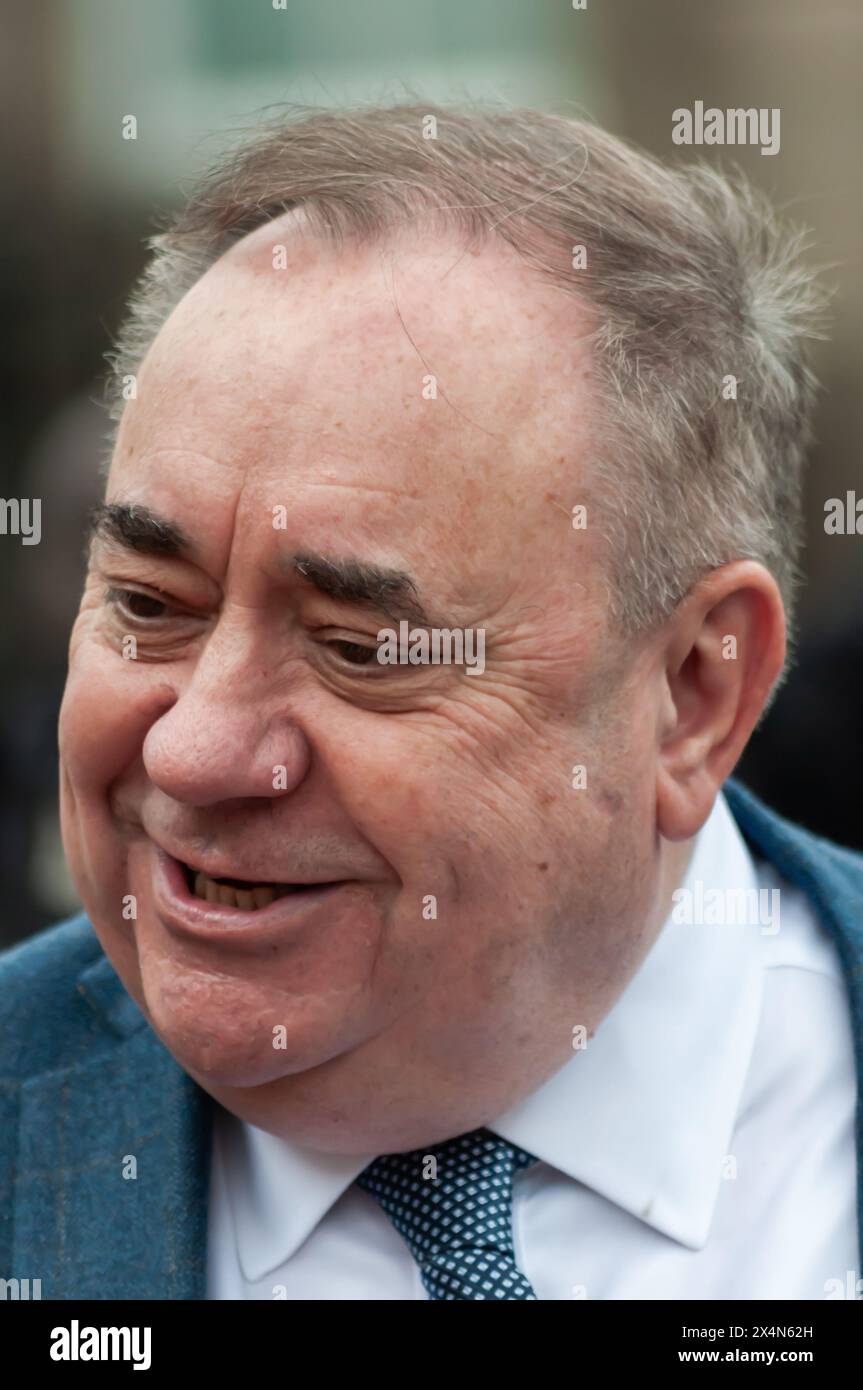 Glasgow, Scozia, Regno Unito. 4 maggio 2024. L'ex primo ministro della Scozia e ora leader del Partito Alba Alex Salmond si unisce ai sostenitori dell'indipendenza scozzese per marciare da Kelvingrove Park attraverso il centro della città per un raduno a Glasgow Green. L'evento è stato organizzato dal gruppo All Under One Banner. Crediti: SKULLY/Alamy Live News Foto Stock
