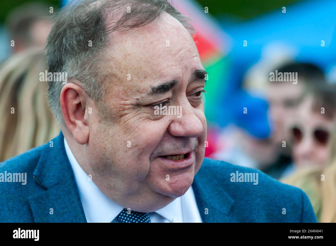 Glasgow, Scozia, Regno Unito. 4 maggio 2024. L'ex primo ministro della Scozia e ora leader del Partito Alba Alex Salmond si unisce ai sostenitori dell'indipendenza scozzese per marciare da Kelvingrove Park attraverso il centro della città per un raduno a Glasgow Green. L'evento è stato organizzato dal gruppo All Under One Banner. Crediti: SKULLY/Alamy Live News Foto Stock