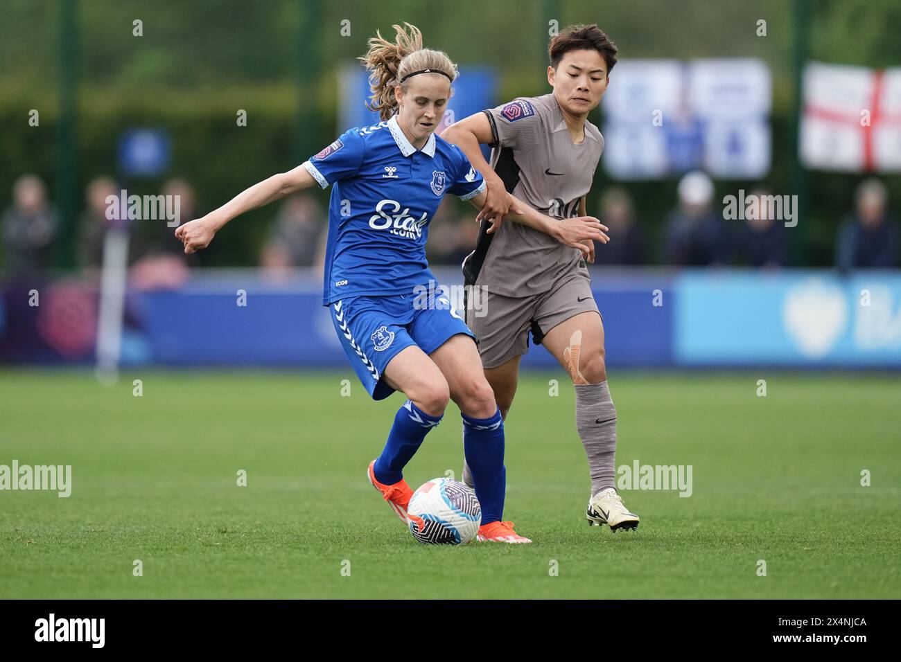 Everton FC vs Spurs FC Barclays Womens Super League WALTON HALL PARK STADIUM, INGHILTERRA - 4 maggio 2024 Katja Snoeijs di Everton sul pallone durante la partita di Barclays Women's Super League tra Everton FC e Spurs FC al Walton Hall Park Stadium il 28 aprile 2024 a Liverpool in Inghilterra. (Foto Alan Edwards) Foto Stock