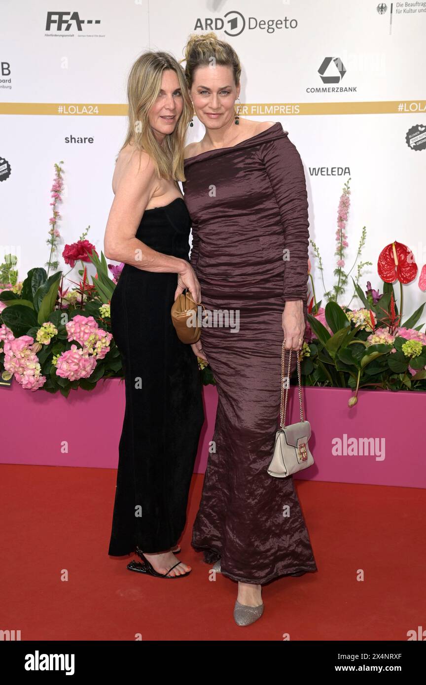 Nele Mueller-Stöfen und Gesine Cukrowski bei der 74. Verleihung des Deutschen Filmpreises 2024 im Theater am Potsdamer Platz. Berlino, 03.05.2024 Foto Stock