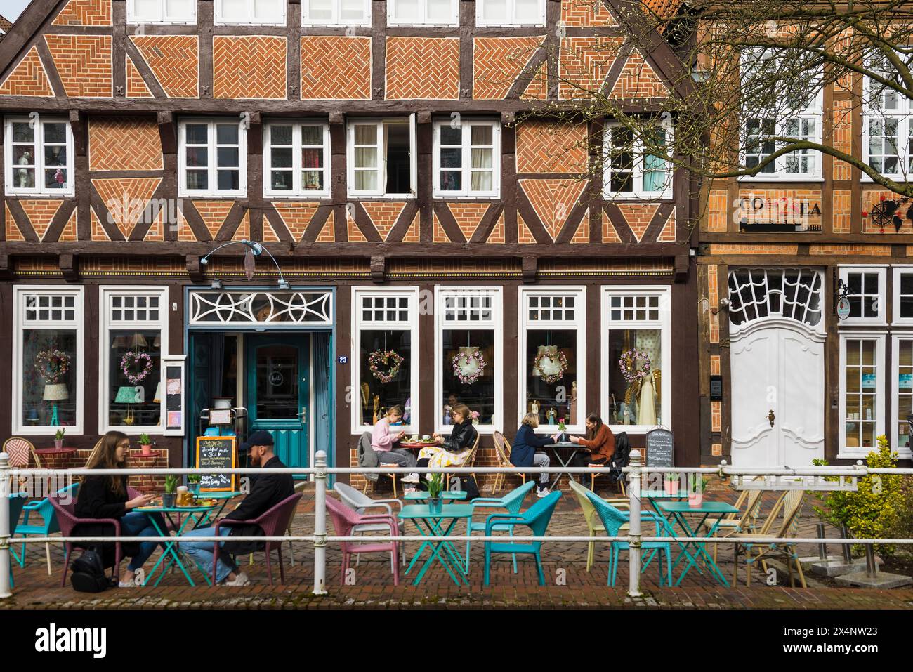 Case e ristoranti in legno nella città vecchia, Buxtehude, Altes Land, bassa Sassonia, Germania Foto Stock