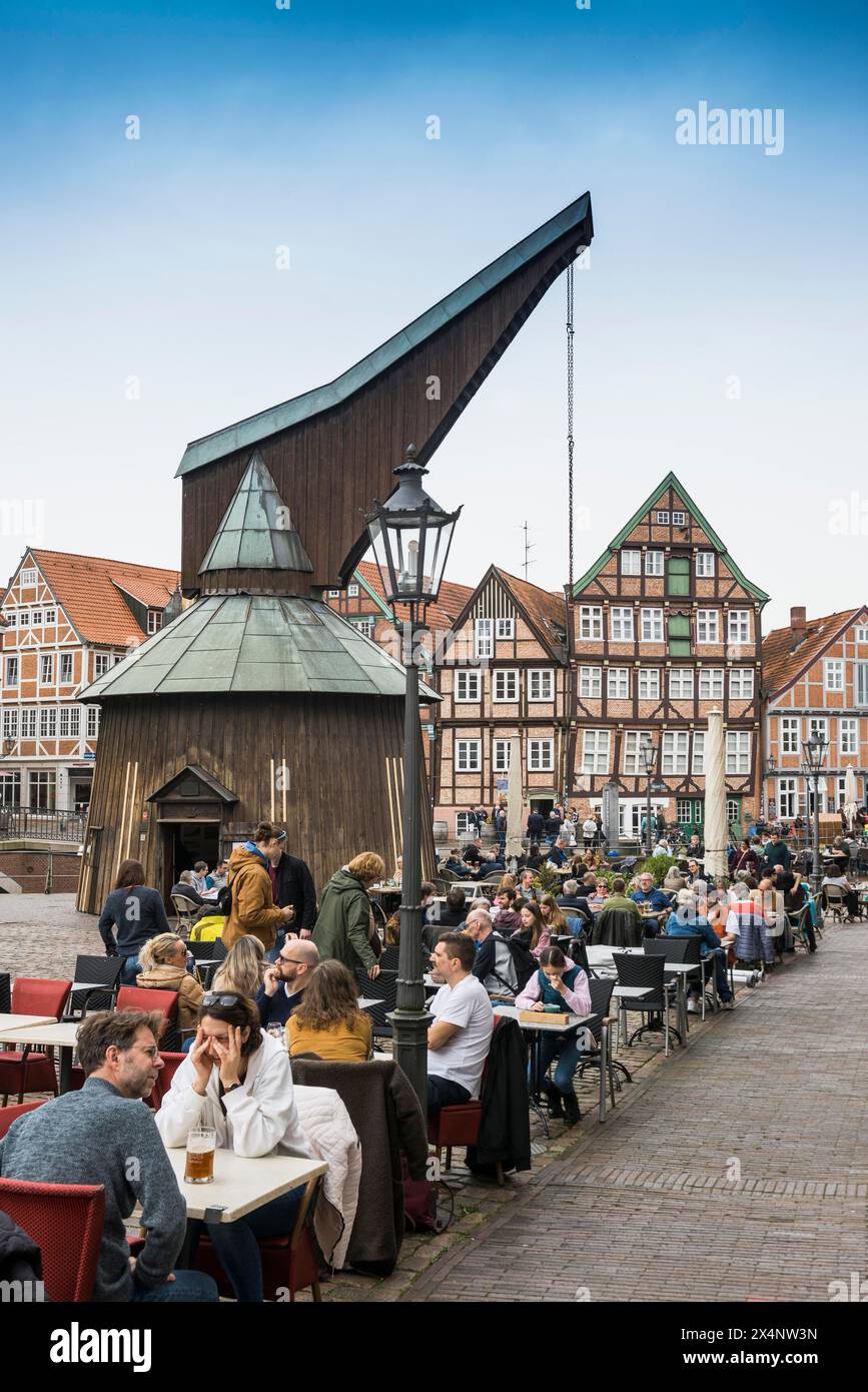Case e ristoranti in legno nella città vecchia, Buxtehude, Altes Land, bassa Sassonia, Germania Foto Stock