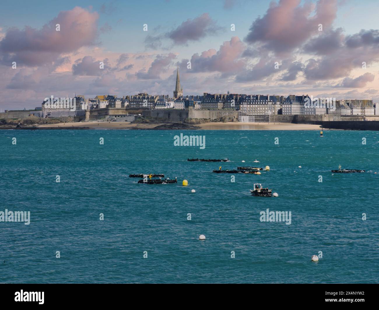 Saint-Malo, il vecchio nido dei pirati, sede dei corsari, monumento francese, Cote d'Emeraude, Francia Foto Stock