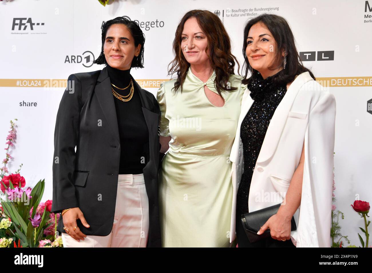 Tonno Tekkal, Natalia Wörner und Düzen Tekkal bei der 74. Verleihung des Deutschen Filmpreises 2024 im Theater am Potsdamer Platz. Berlino, 03.05.2024 Foto Stock